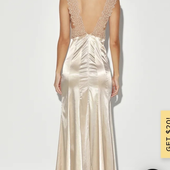 Lulus stunning satin wedding gown - Picture 2 of 6